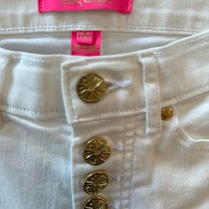 Lily Pulitzer practically new barely worn white jeans w/ gold buttons & tag